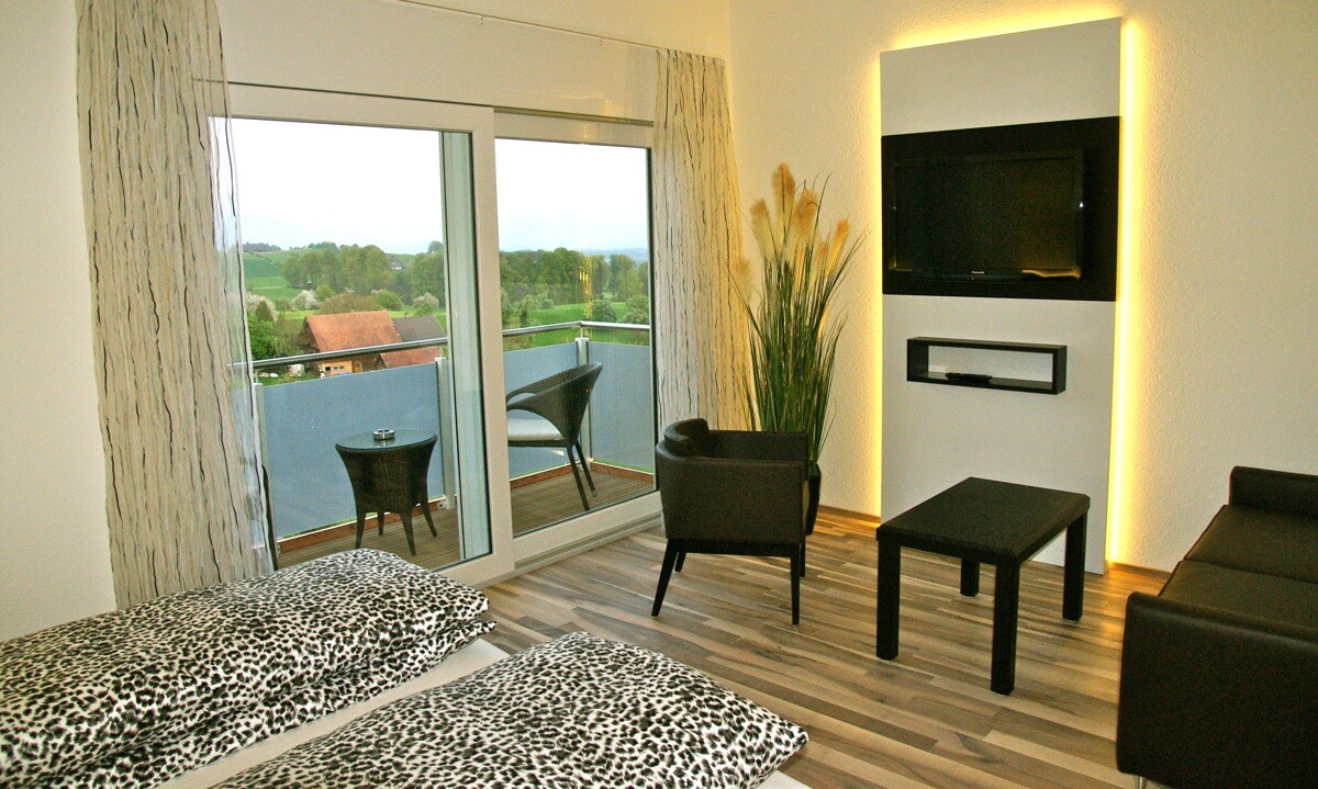 hotel_vogelsang_eich_junior_suite_02.jpg